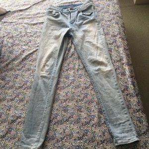 Gorgeous pair of light wash high waisted levis